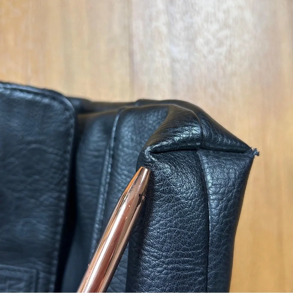 Kenneth Cole Reaction Black Messenger Bag‎ with Adjustable Strap